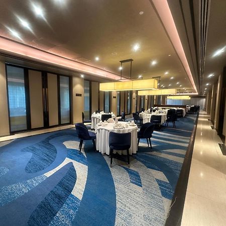 Marco Polo Plaza Cebu Exterior foto The interior of the hotel